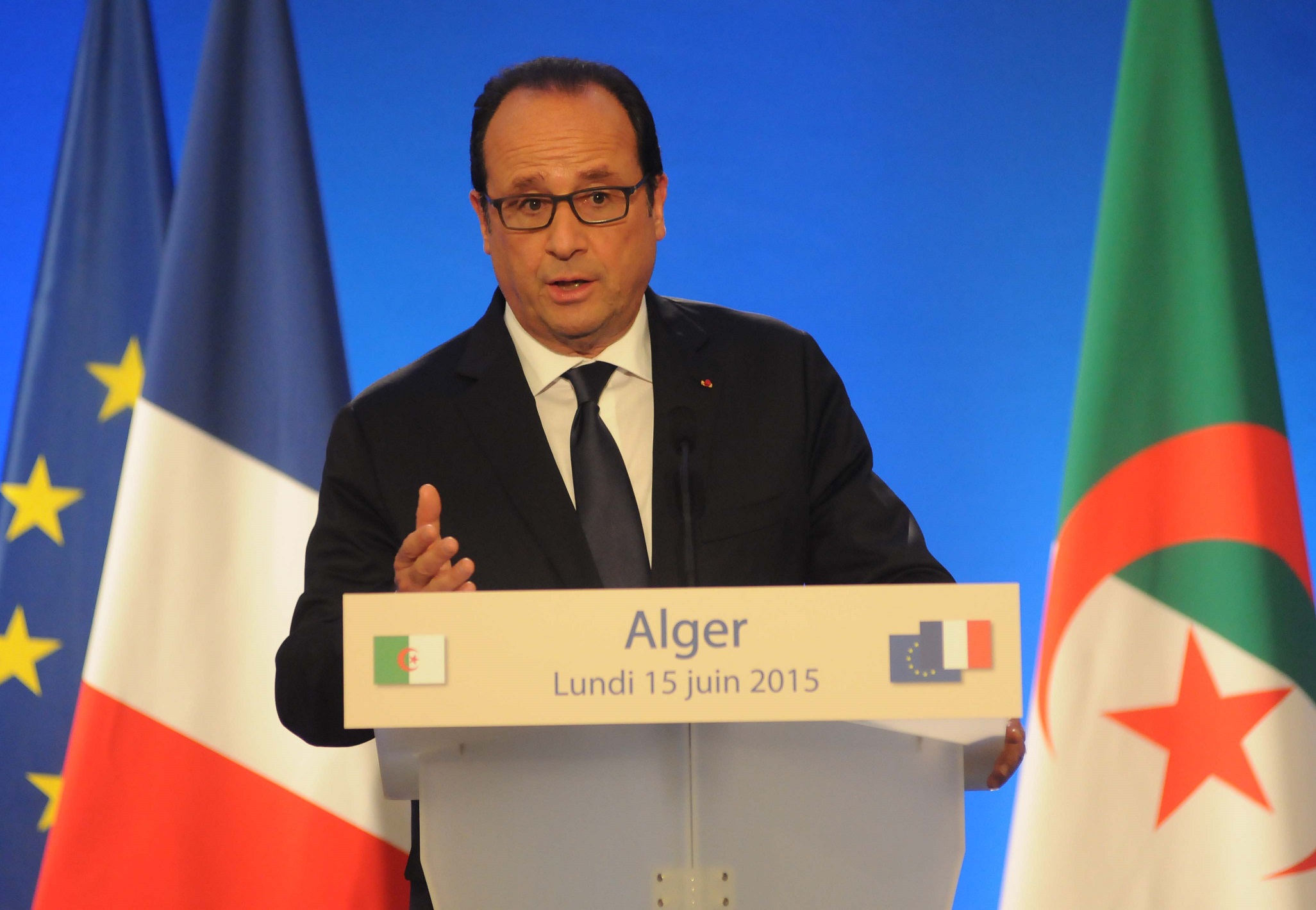 Hollande en juin 2015 à Alger. New Press